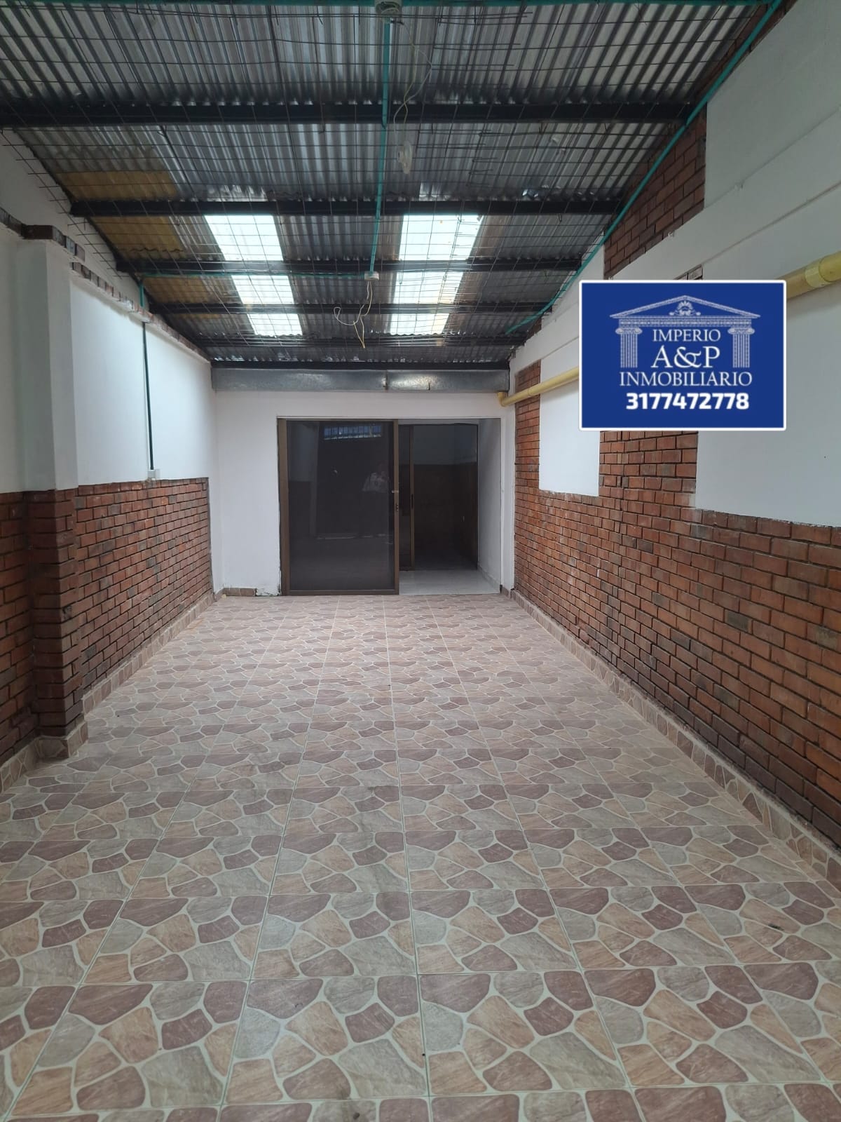 SE ARRIENDA LOCAL COMERCIAL