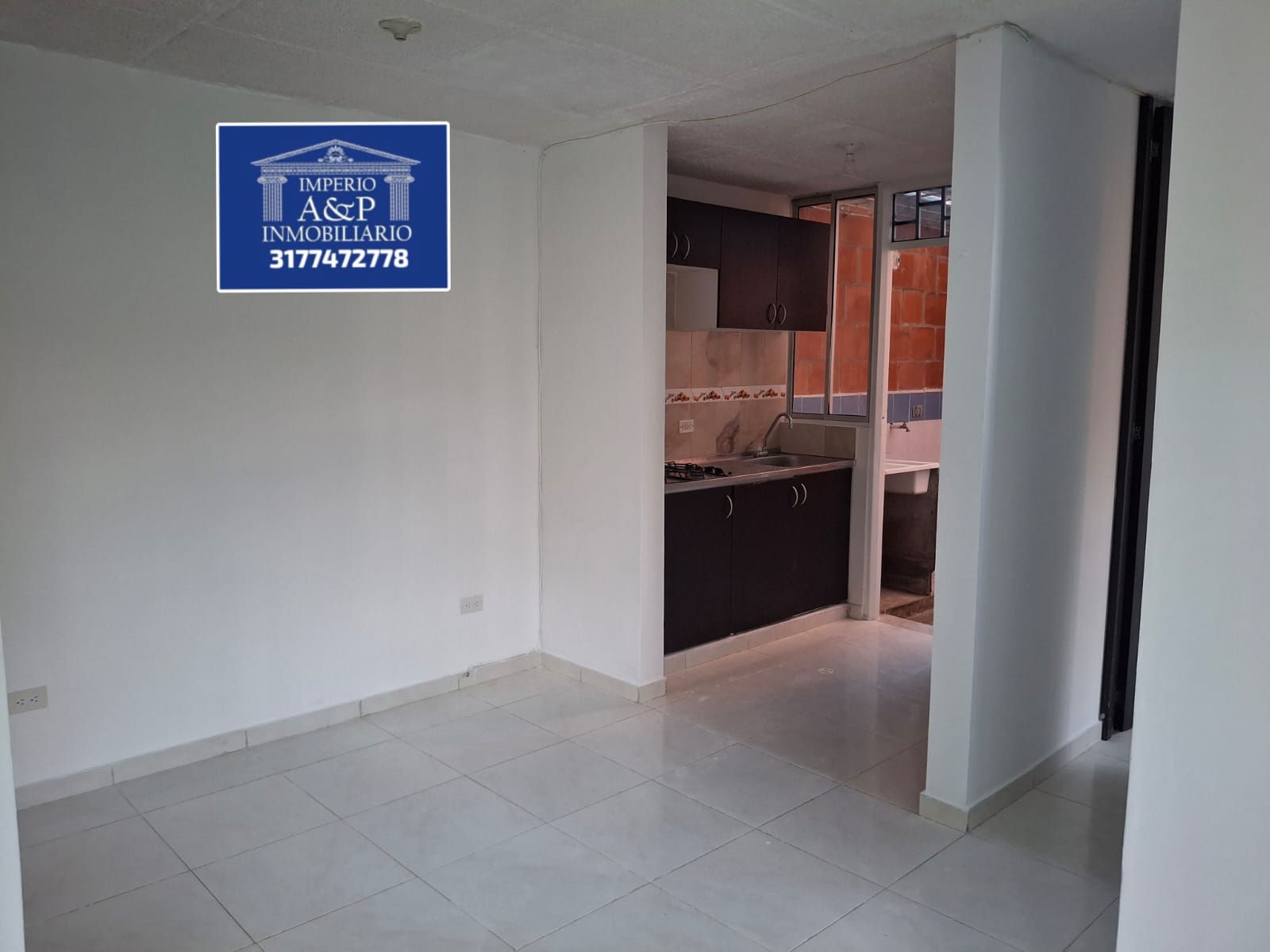 SE ARRIENDA CASA EN URBANIZACIÓN.