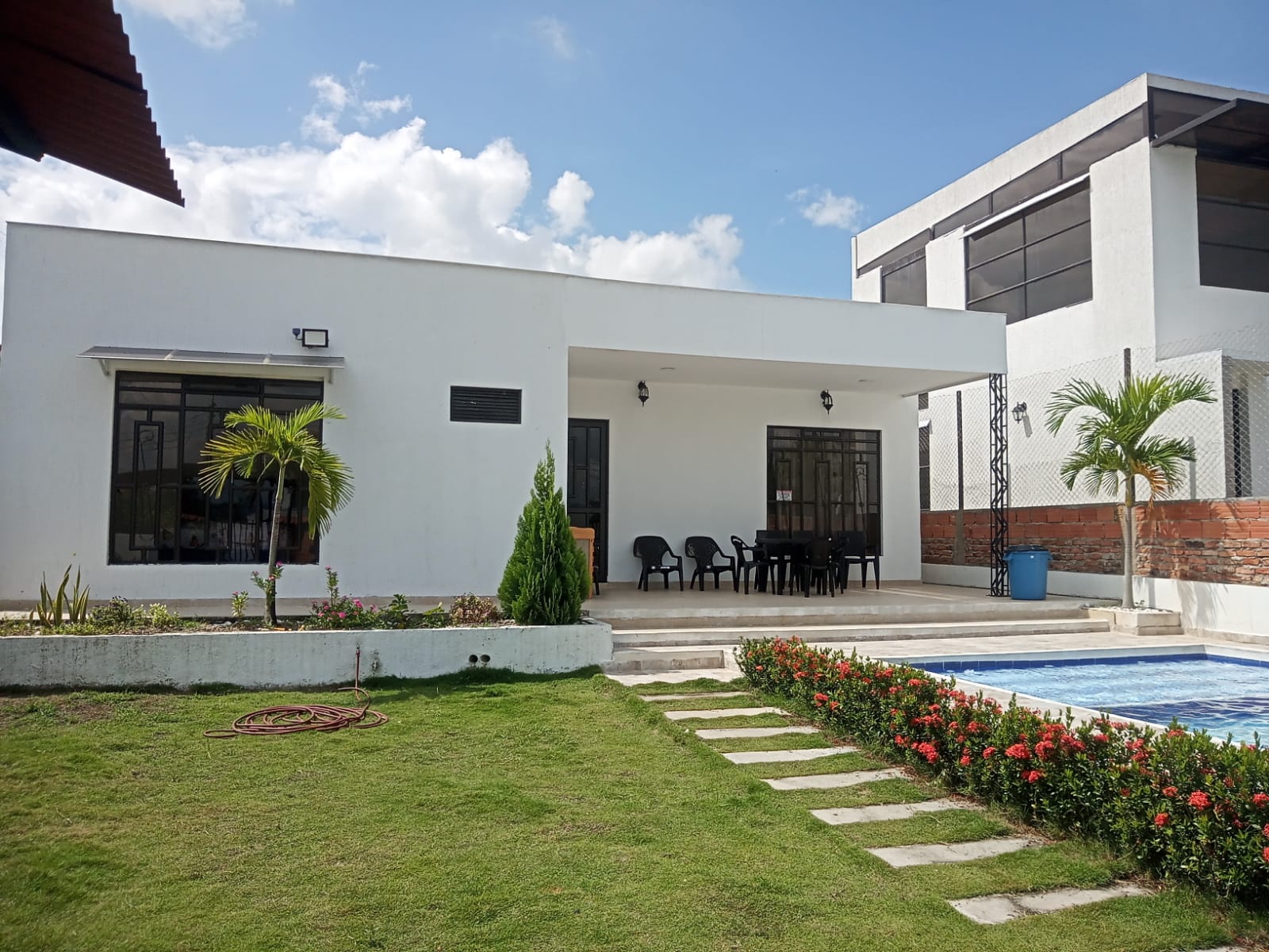 SE VENDE CASA CAMPESTRE AMOBLADA EN RICAURTE CUNDINAMARCA