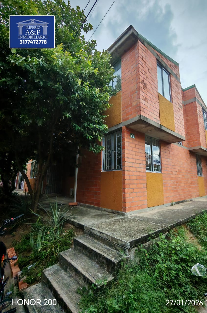 SE ARRIENDA CASA EN URBANIZACIÓN.